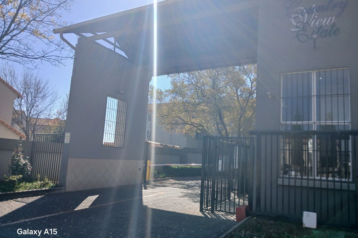 2 Bedroom Loft Townhouse for Sale in Country View - Photo 3