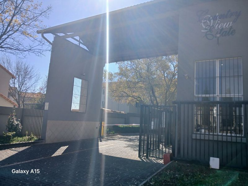 2 Bedroom Loft Townhouse for Sale in Country View - Photo 3