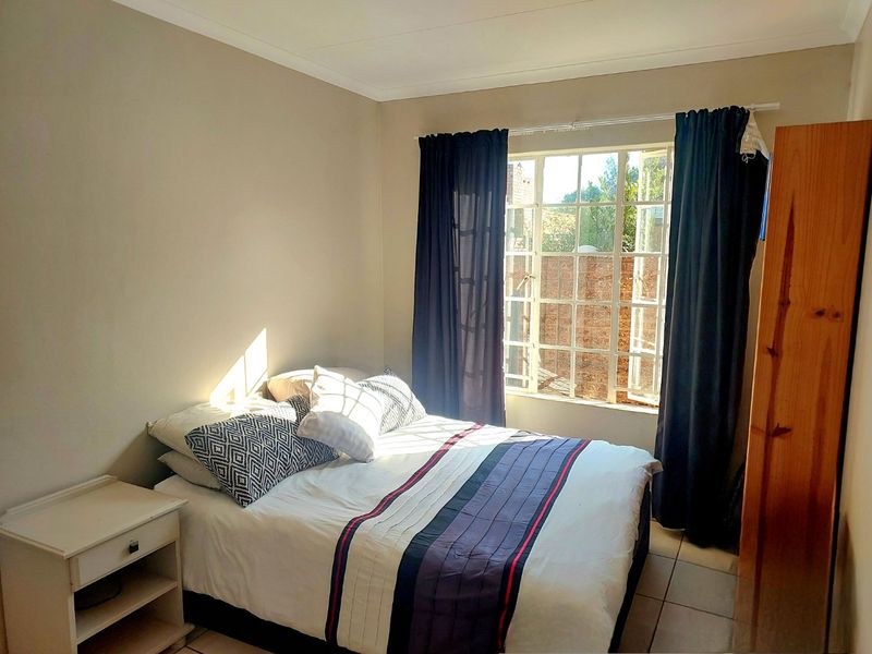 Charming  3 bedroom 2 bathroom Home in secure Oakhampton estate - Photo 6