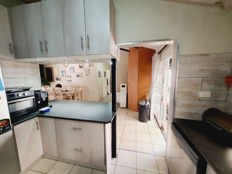 Your Family's New Happy Place Await! - Photo 9