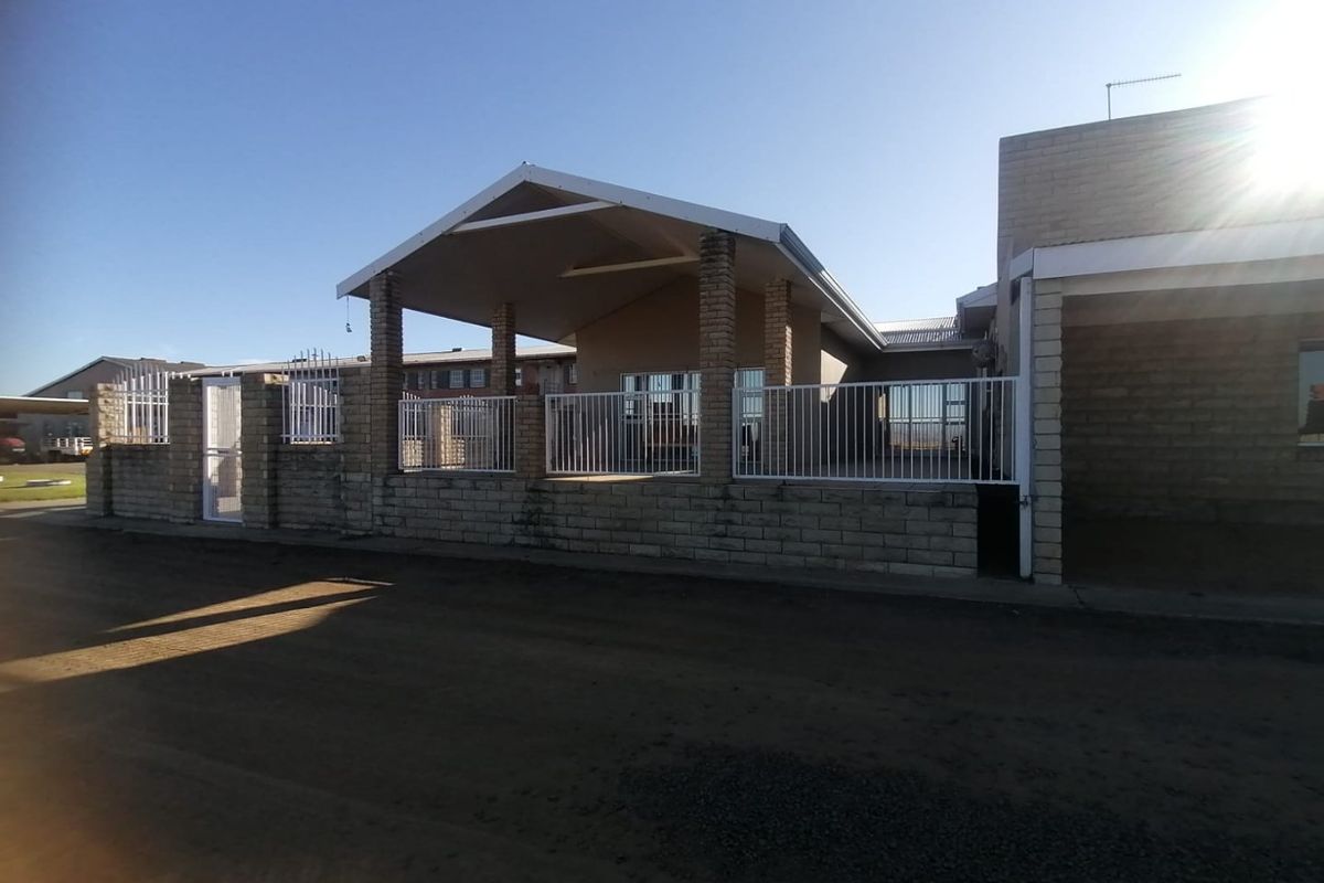 Commercial property for sale in Ladybrand - Photo 4