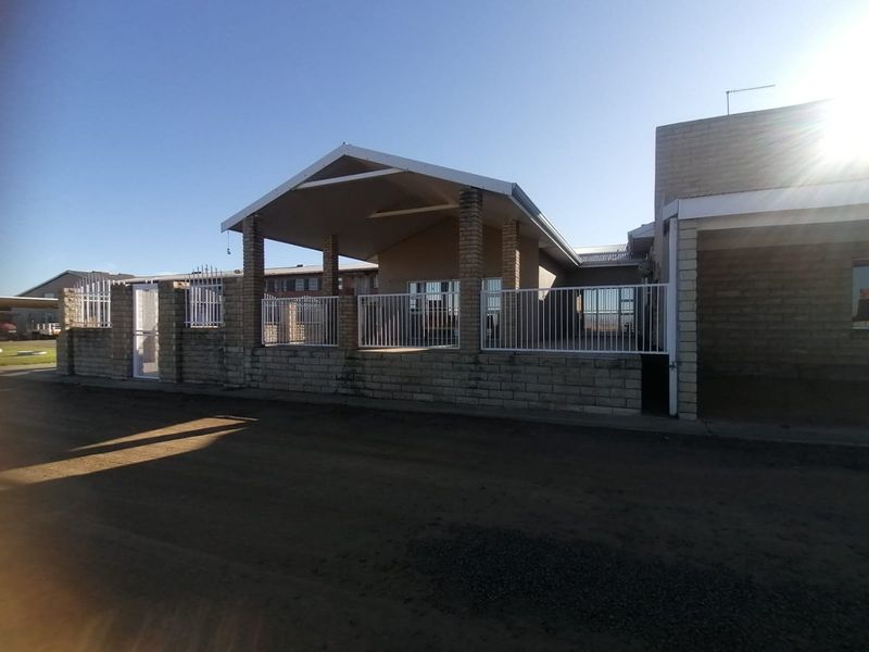 Commercial property for sale in Ladybrand - Photo 4