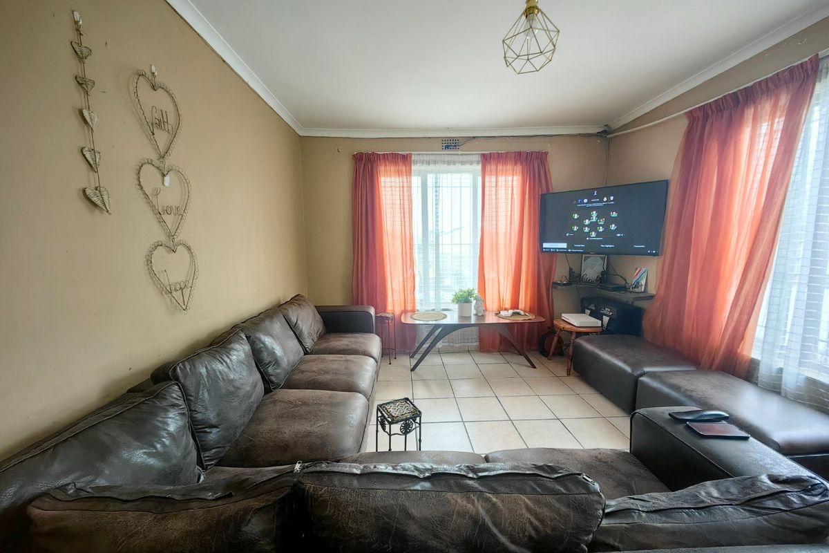 Priced to go in the highly sought after Belhar Musicals!!! - Photo 2