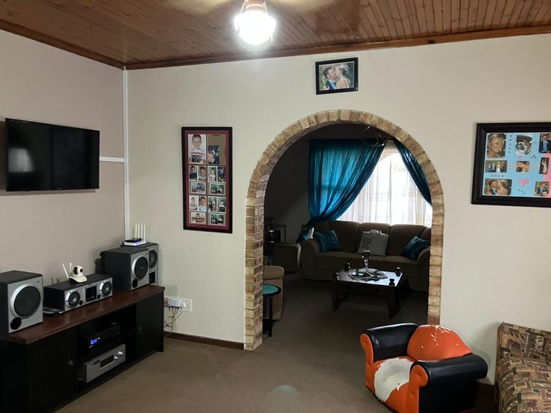 Property in Manor Heights sounds like a great investment opportunity!  - Photo 4