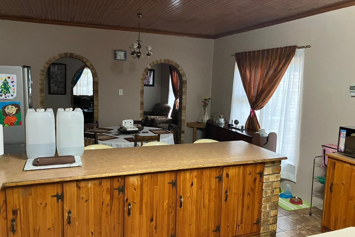 Property in Manor Heights sounds like a great investment opportunity!  - Photo 5