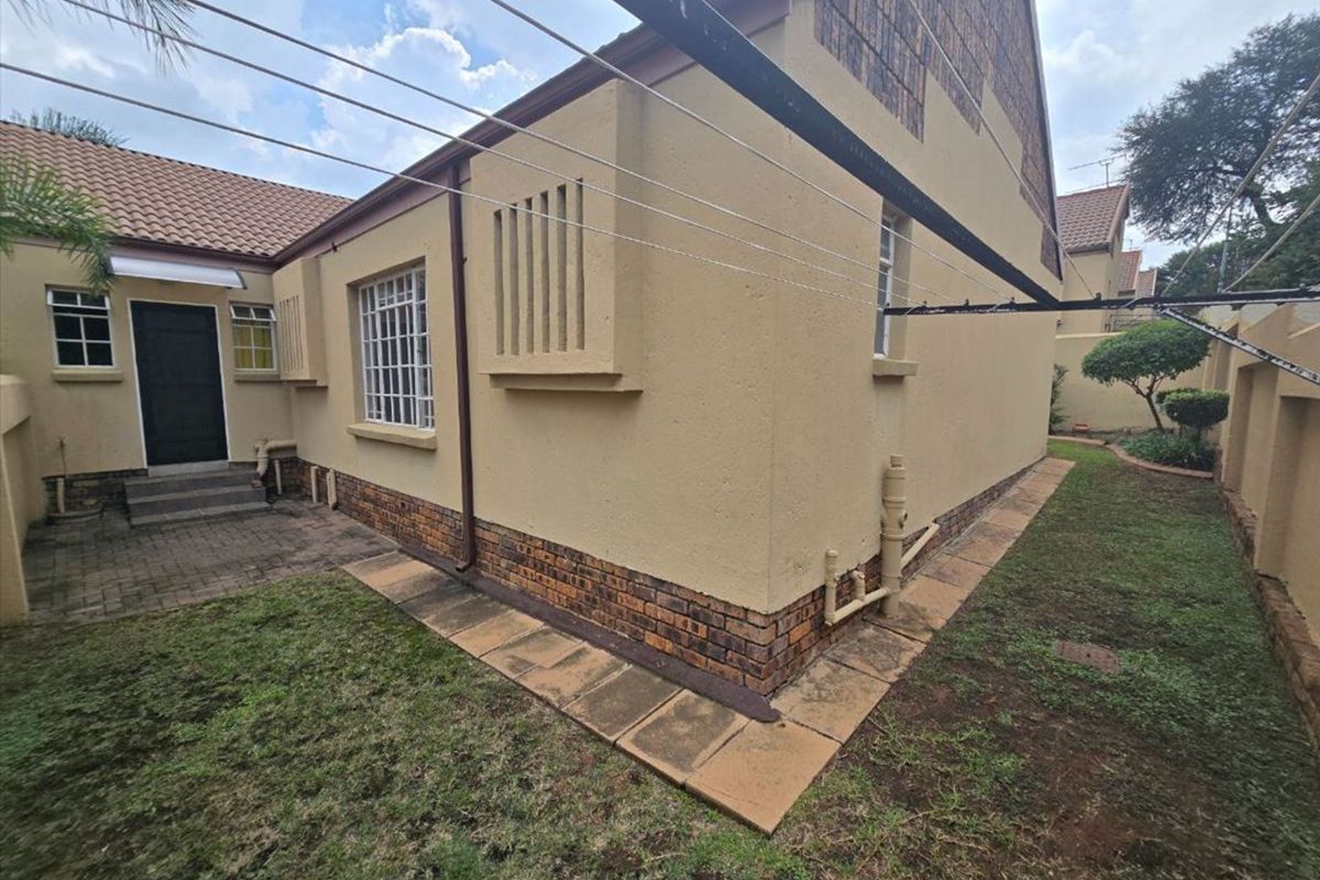 Comfortable and Functional Home with Quality Features - Photo 3