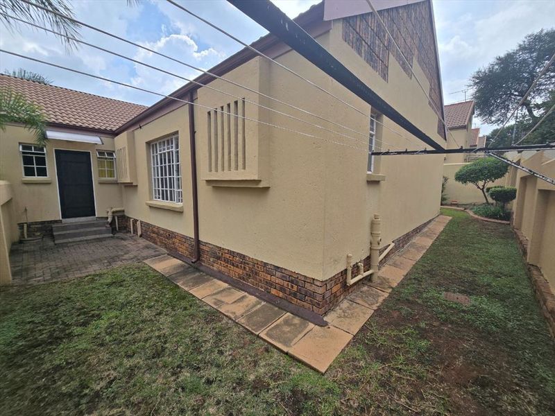 Comfortable and Functional Home with Quality Features - Photo 3