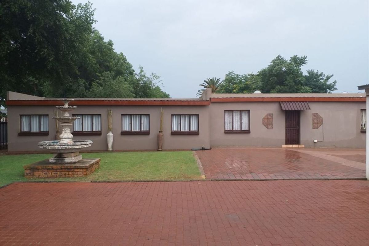 Versatile Family Home with Granny Flat and Pool - Photo 3