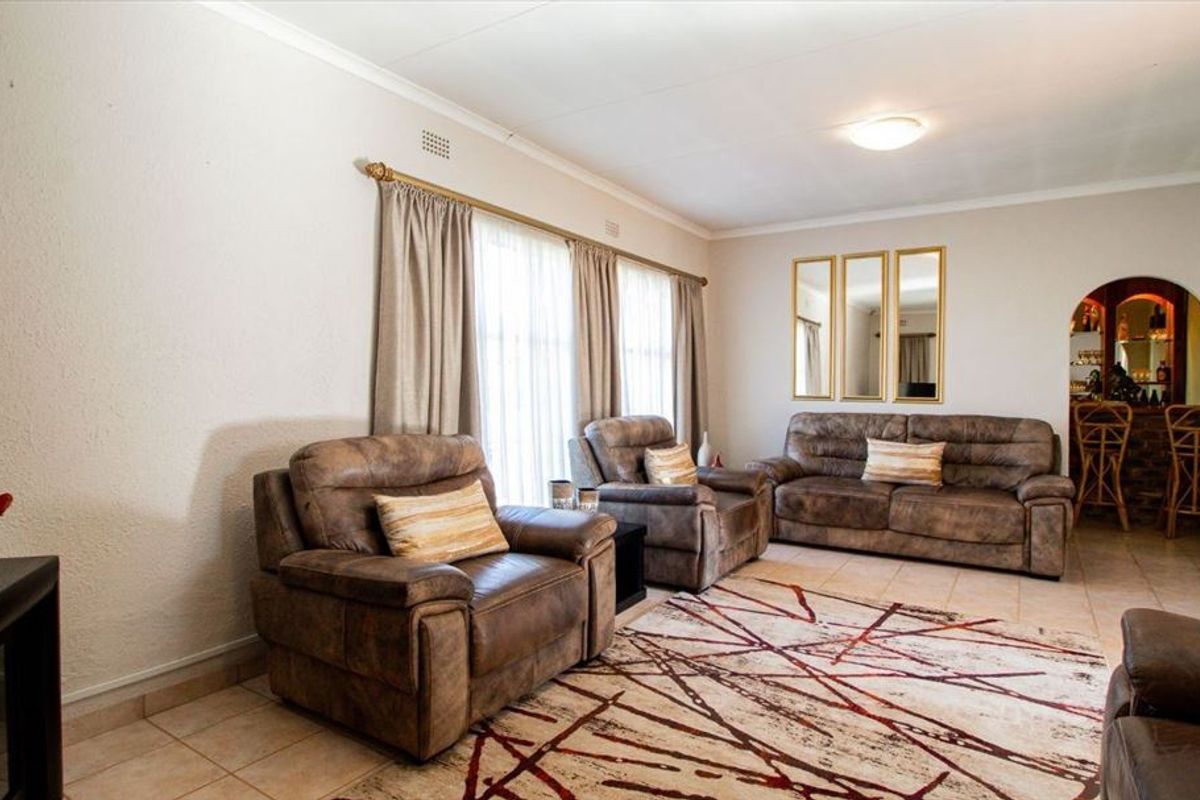 Spacious Family Home with Modern Comfort and Style - Photo 2