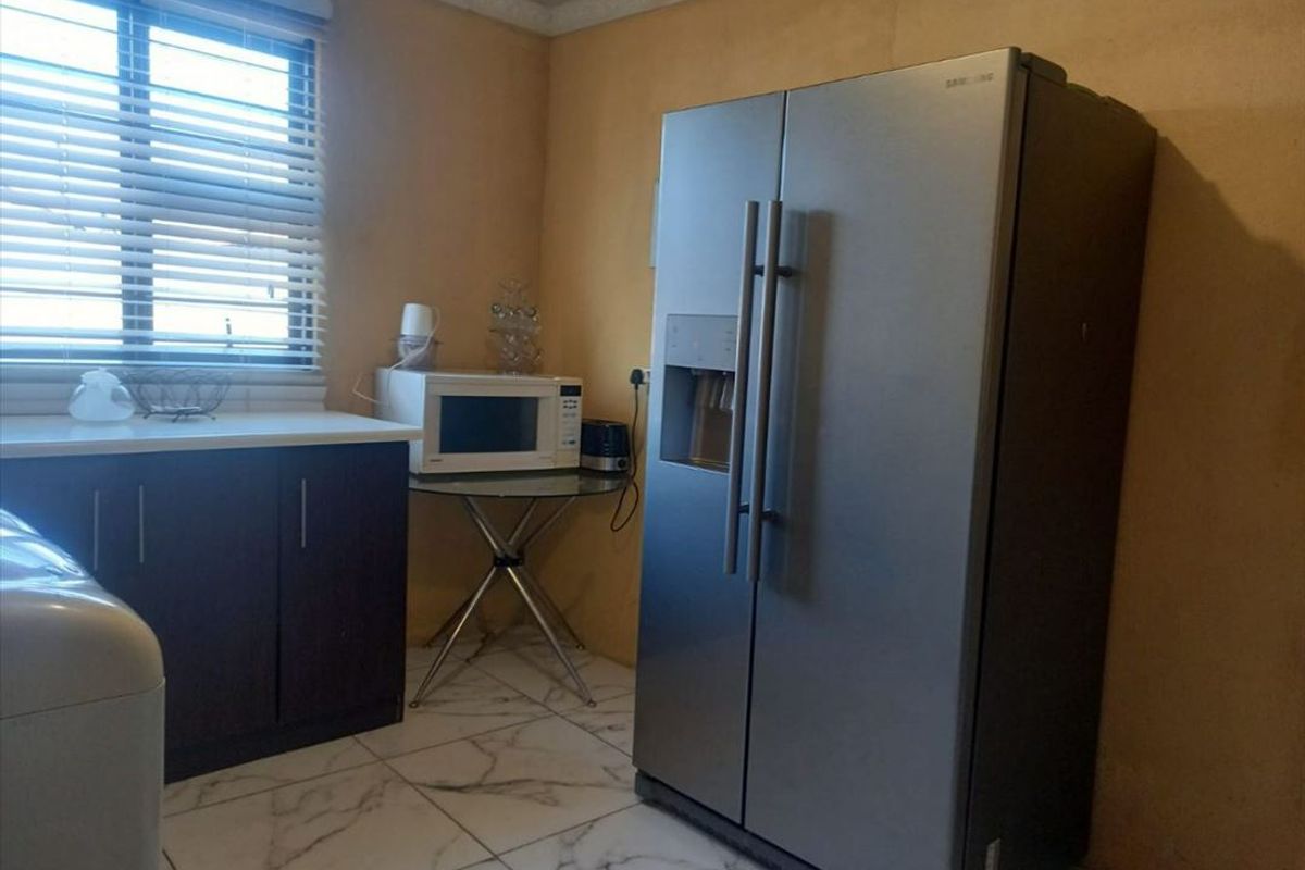 Charming Starter Home with Cozy Comfort - Photo 2