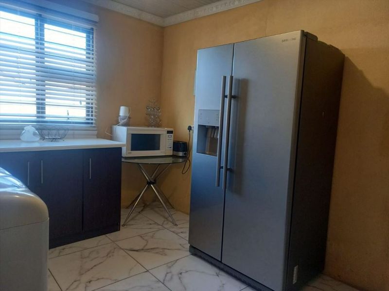 Charming Starter Home with Cozy Comfort - Photo 2