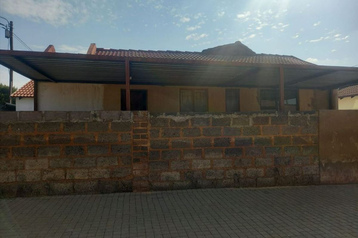 Charming Starter Home with Cozy Comfort - Photo 3