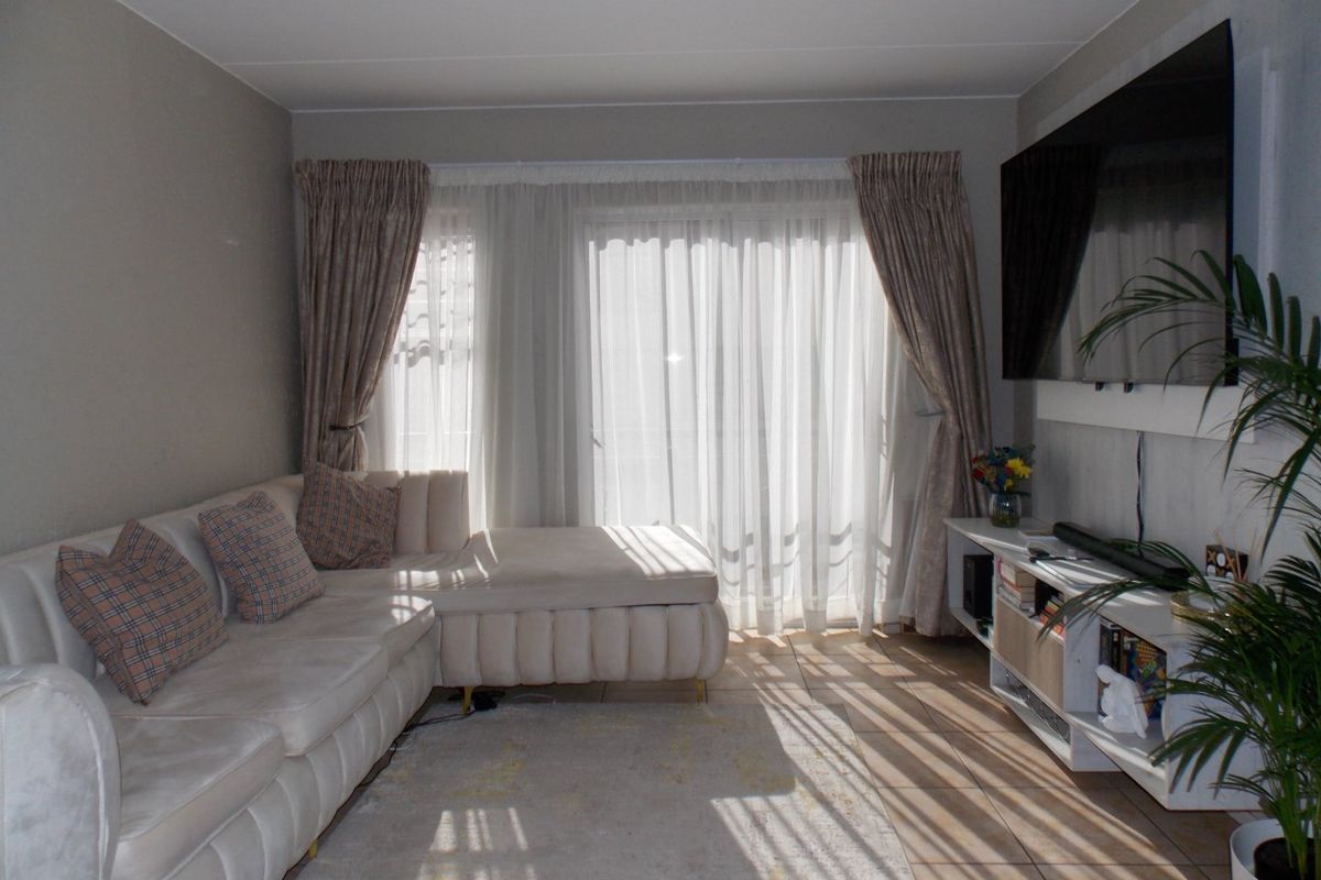 2 Bedroom Apartment - Photo 3