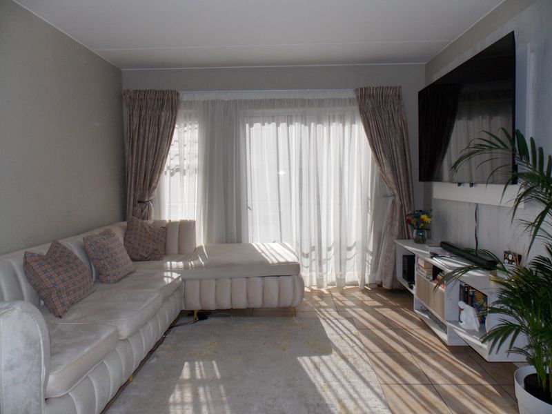 2 Bedroom Apartment - Photo 3