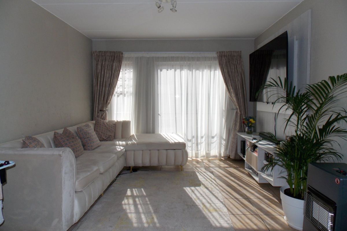 2 Bedroom Apartment - Photo 4