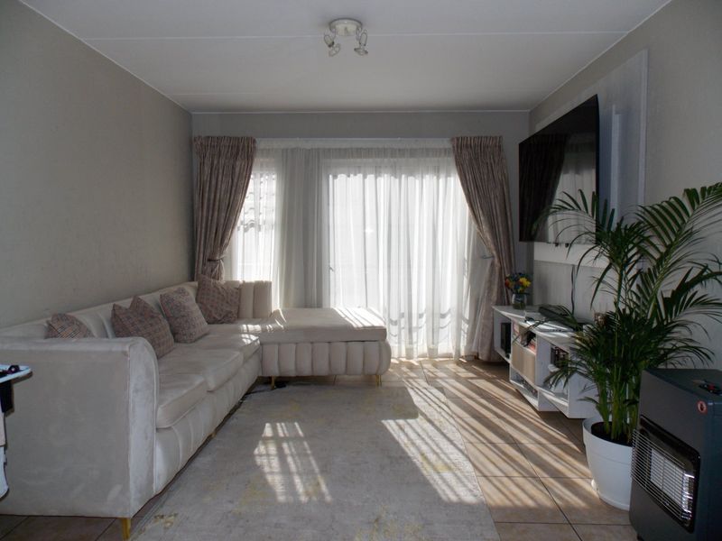 2 Bedroom Apartment - Photo 4