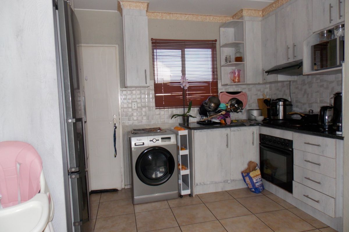 2 Bedroom Apartment - Photo 2