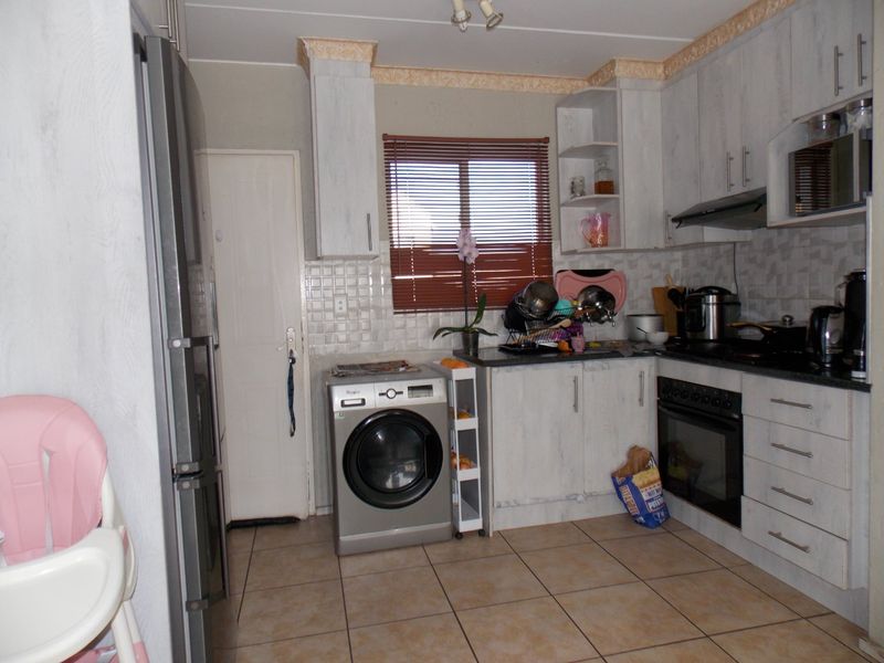2 Bedroom Apartment - Photo 2