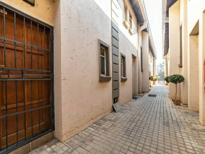 Modern 2-Bedroom Apartment  For SALE!! – Move-In Ready!  - Photo 2