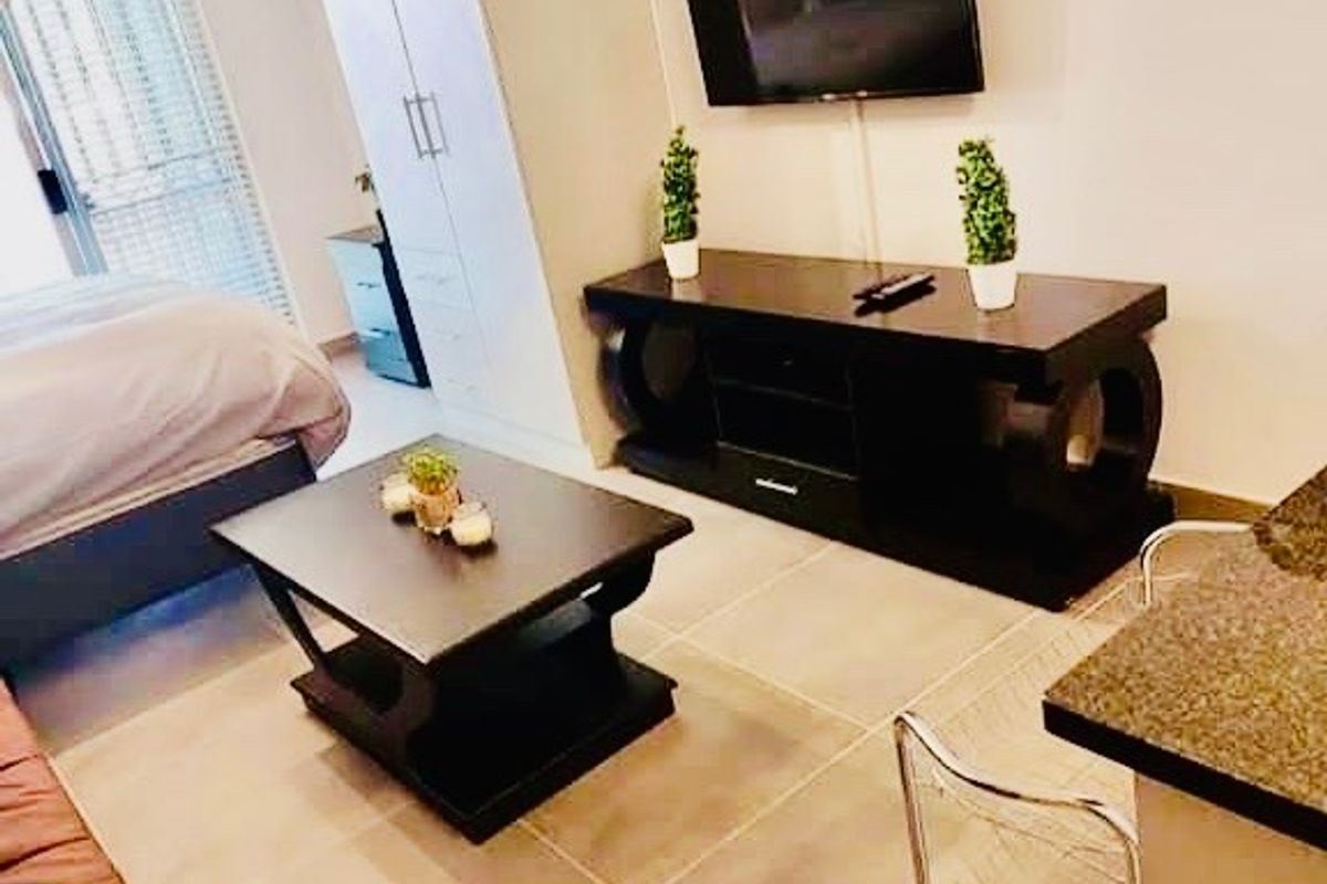 Furnished bachelor ground floor unit - Photo 4