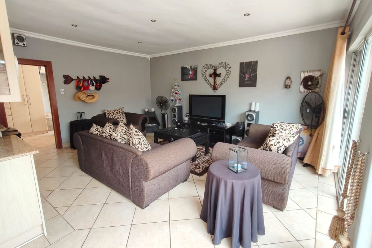 Comfortable Living with Resort-Style Amenities - Photo 3