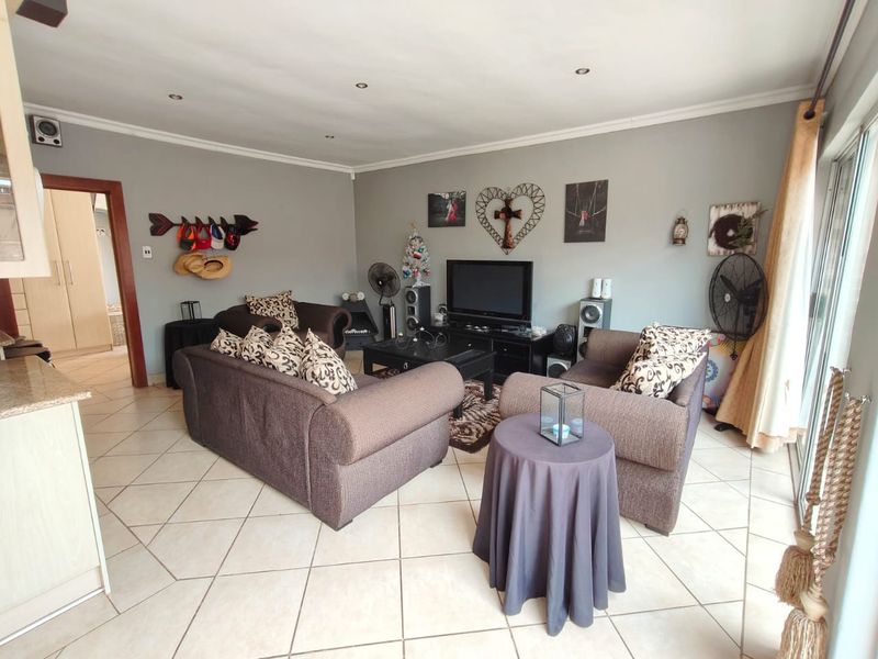 Comfortable Living with Resort-Style Amenities - Photo 3