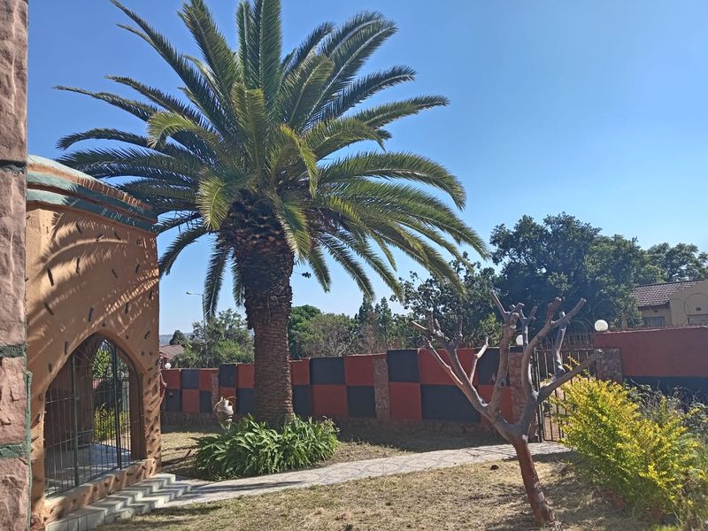 PRICE REDUCED – Spacious 4-Bedroom Freestanding Home on 875m2 Stand | Full Title | Deceased Estate – Mabopane Block D - Photo 3