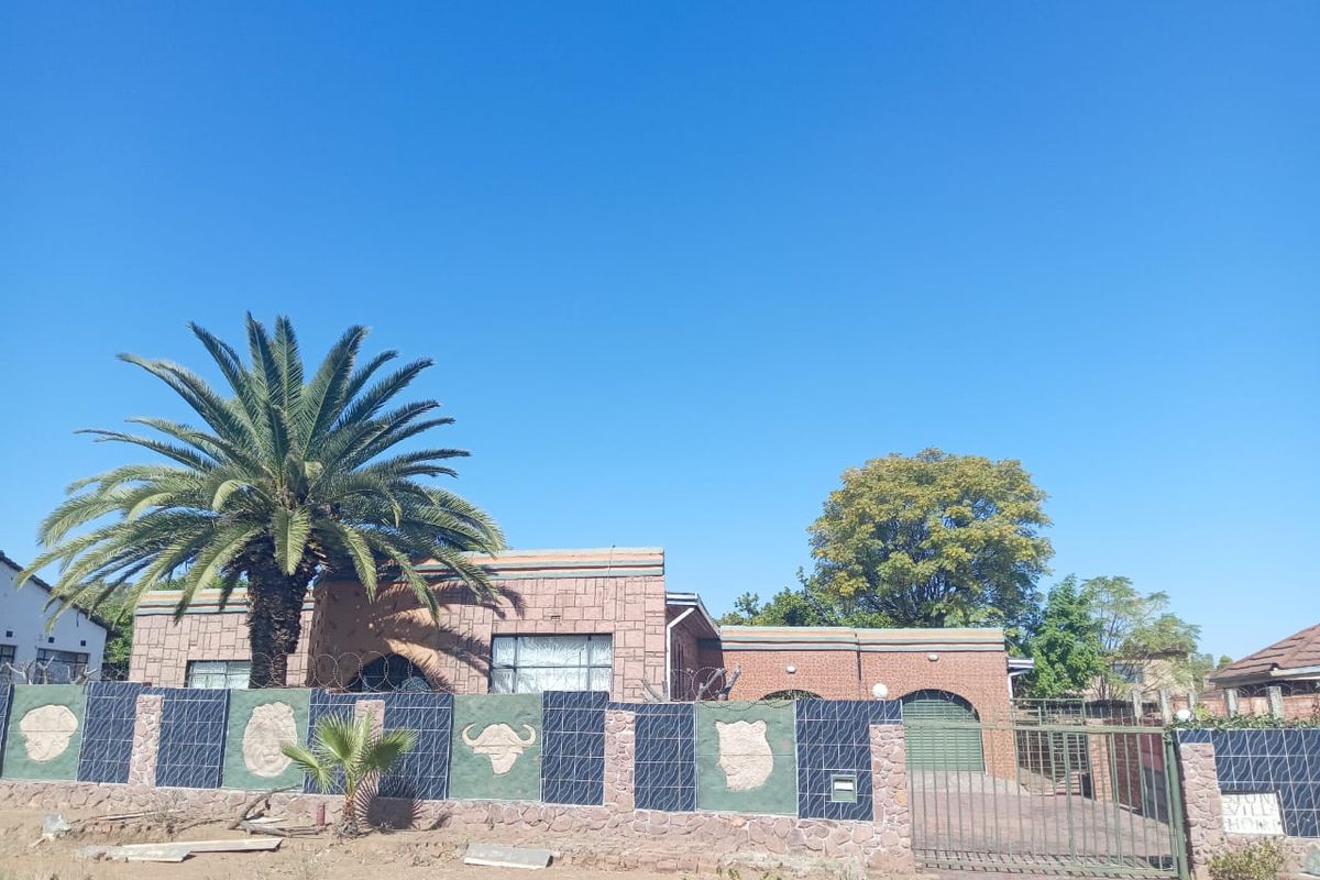 PRICE REDUCED – Spacious 4-Bedroom Freestanding Home on 875m2 Stand | Full Title | Deceased Estate – Mabopane Block D - Photo 2