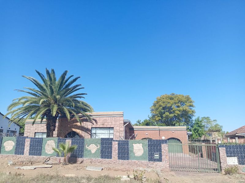 PRICE REDUCED – Spacious 4-Bedroom Freestanding Home on 875m2 Stand | Full Title | Deceased Estate – Mabopane Block D - Photo 2