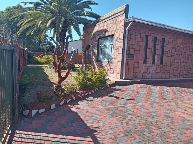 PRICE REDUCED – Spacious 4-Bedroom Freestanding Home on 875m2 Stand | Full Title | Deceased Estate – Mabopane Block D - Photo 7
