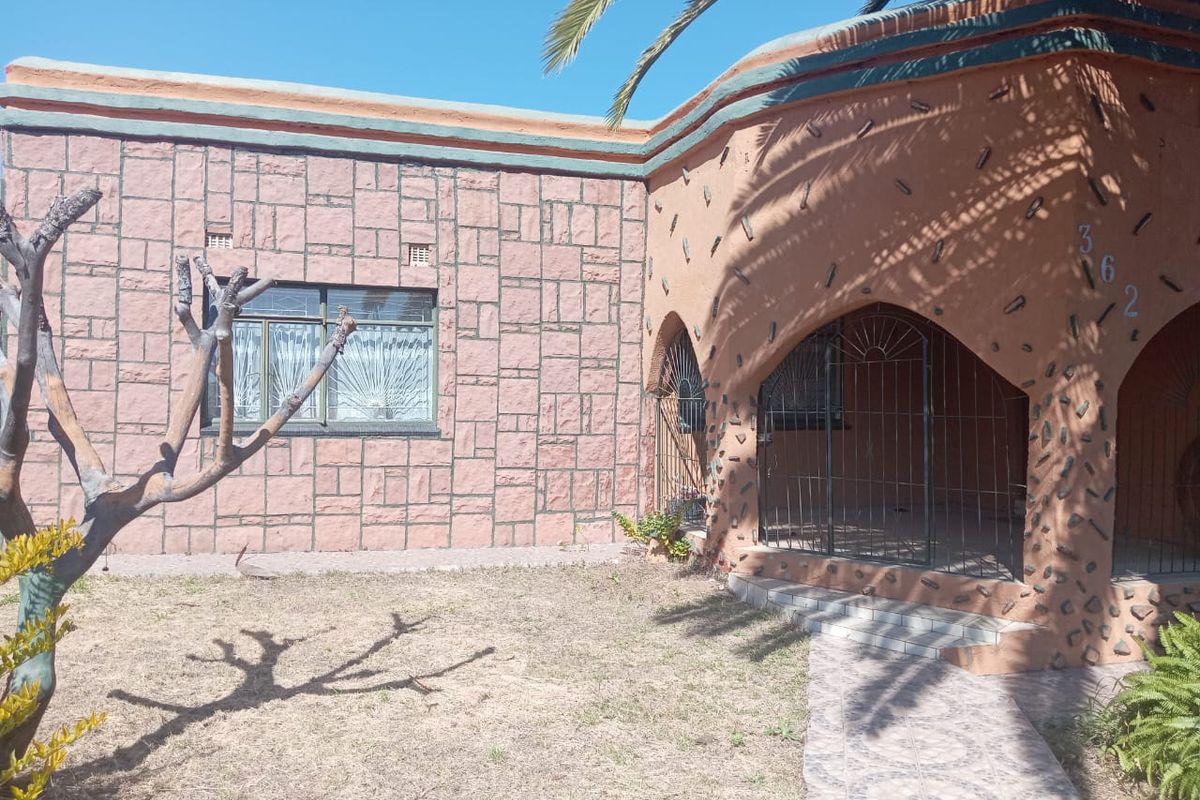 PRICE REDUCED – Spacious 4-Bedroom Freestanding Home on 875m2 Stand | Full Title | Deceased Estate – Mabopane Block D - Photo 4