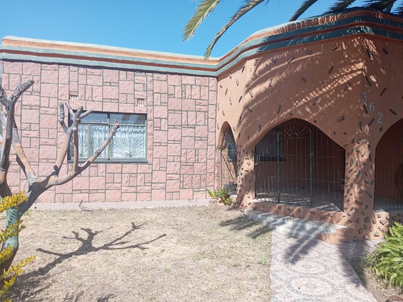 PRICE REDUCED – Spacious 4-Bedroom Freestanding Home on 875m2 Stand | Full Title | Deceased Estate – Mabopane Block D - Photo 4