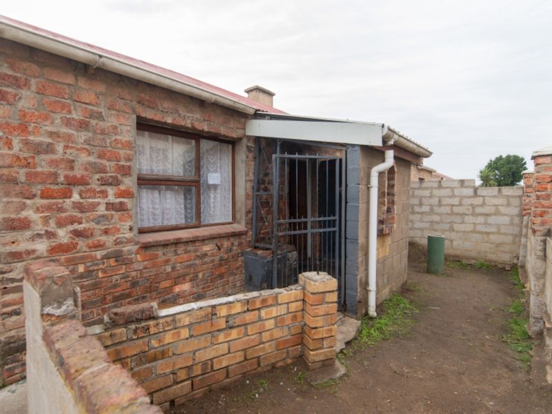 2 bedroom home in holland park  - Photo 4