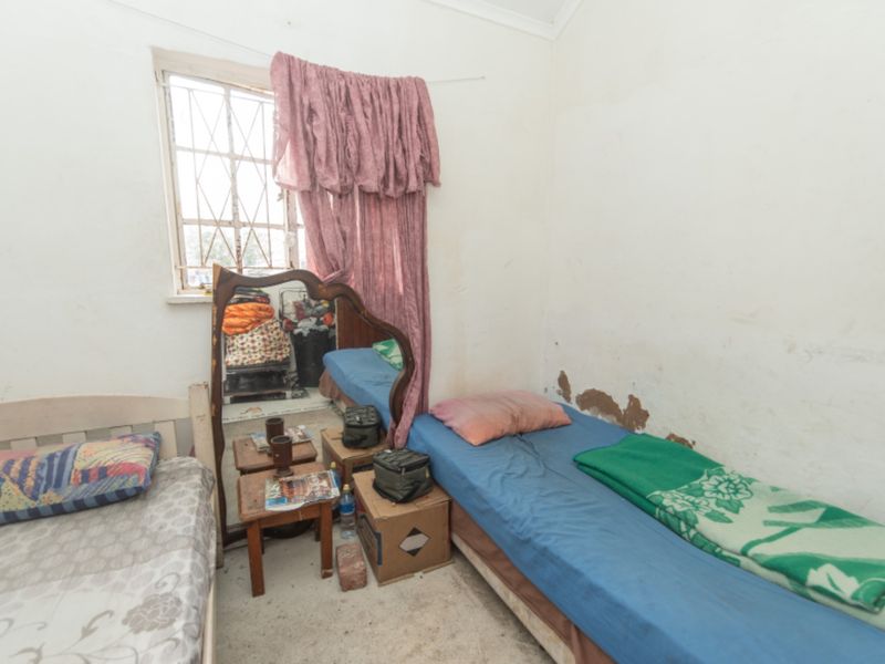 2 bedroom home in holland park  - Photo 9