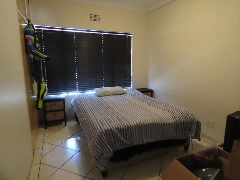 Spacious 3 Bed, 3 Bathroom Home With a cottage & pool in boomed off area - Photo 9