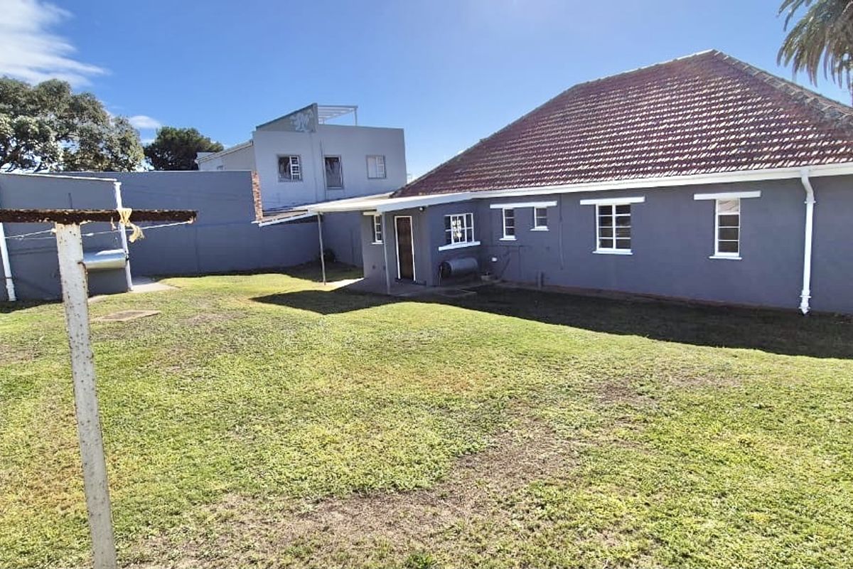 Opportunity beckons not to be repeated with flatlet potential sea views  - Photo 3