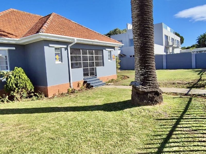 Opportunity beckons not to be repeated with flatlet potential sea views  - Photo 2