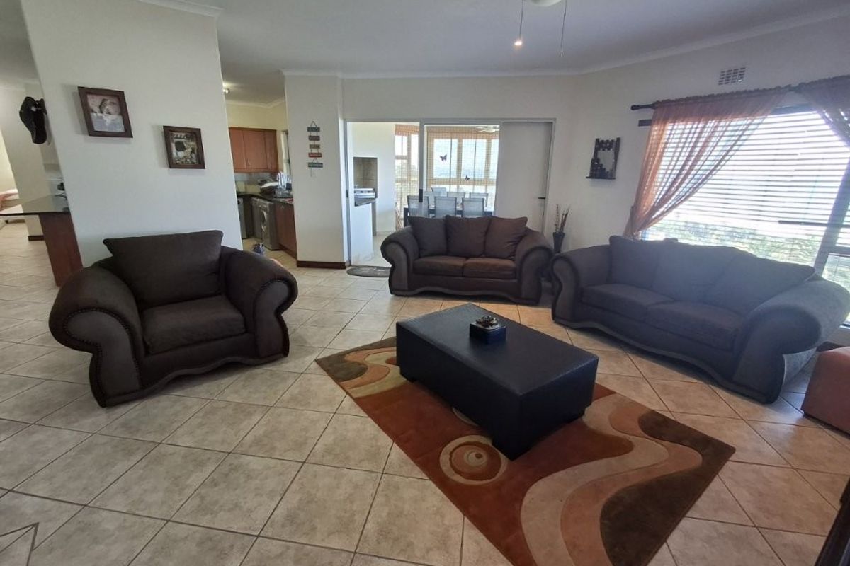 Pristine Ground floor Apartment With Amazing Ocean Vistas !!! - Photo 4