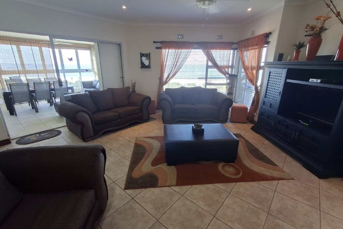 Pristine Ground floor Apartment With Amazing Ocean Vistas !!! - Photo 3