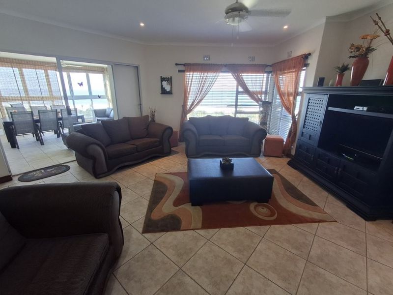 Pristine Ground floor Apartment With Amazing Ocean Vistas !!! - Photo 3