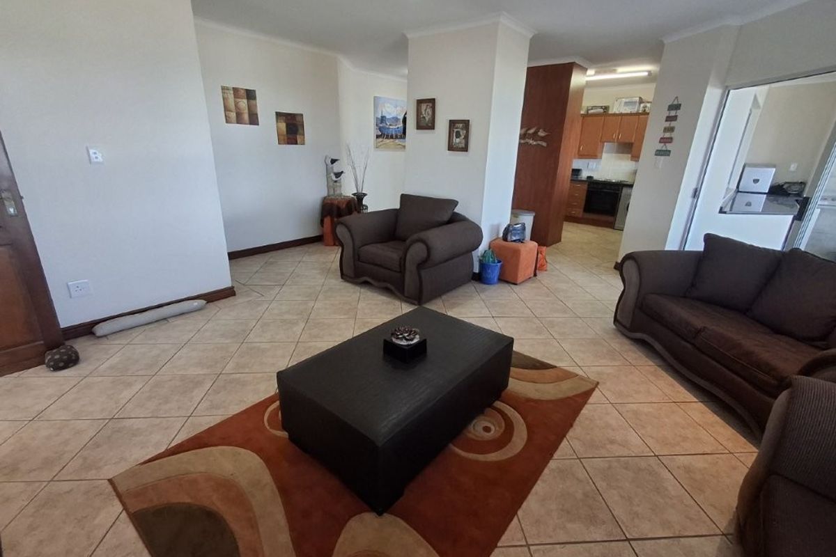 Pristine Ground floor Apartment With Amazing Ocean Vistas !!! - Photo 5