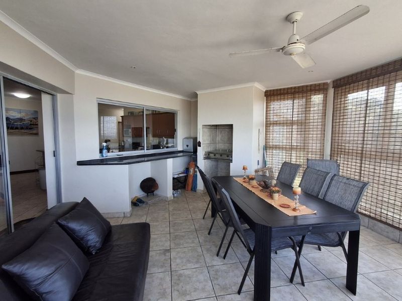 Pristine Ground floor Apartment With Amazing Ocean Vistas !!! - Photo 10