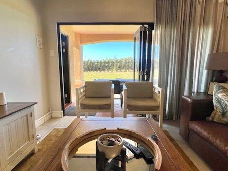 Modern Ground Floor Apartment – Semi-Furnished & Steps from the Beach - Photo 7