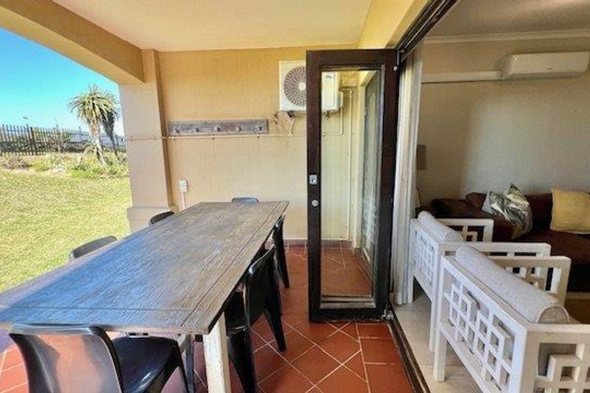 Modern Ground Floor Apartment – Semi-Furnished & Steps from the Beach - Photo 4