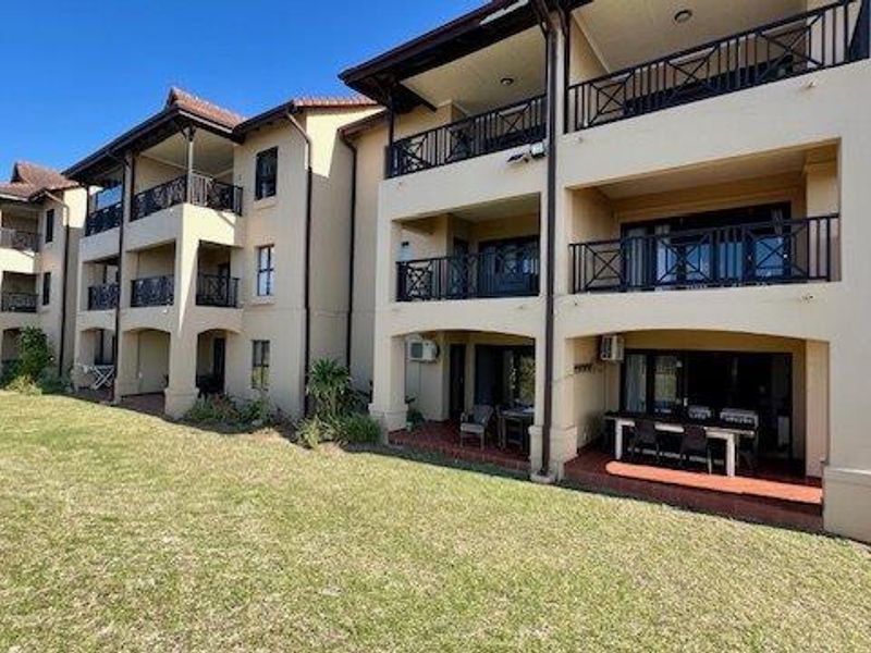 Modern Ground Floor Apartment – Semi-Furnished & Steps from the Beach - Photo 2