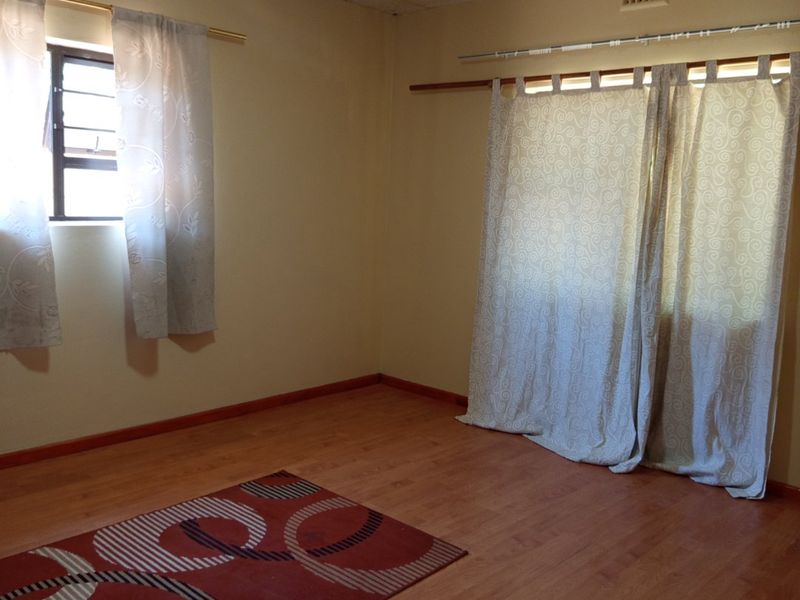 6 Bed House in Rondebosch East for Sale - Photo 5