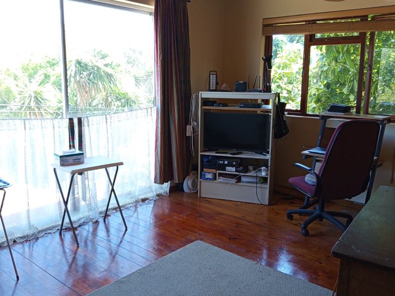 6 Bed House in Rondebosch East for Sale - Photo 9