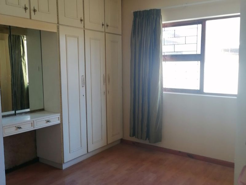 6 Bed House in Rondebosch East for Sale - Photo 6