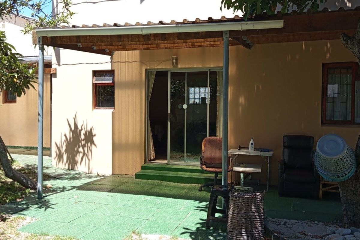 6 Bed House in Rondebosch East for Sale - Photo 2