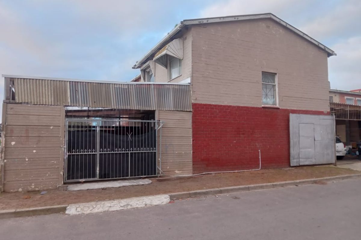 4 Bedroom home for sale in Norwood - Photo 2